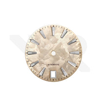 Lade das Bild in den Galerie-Viewer, GS Shunbun-Zifferblatt in Champagnergold für Seiko-Modell: Silberne GS-Indizes mit Datumsanzeige bei 6 Uhr.