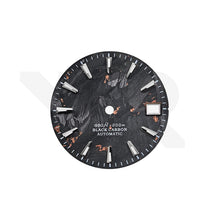 Lade das Bild in den Galerie-Viewer, Zifferblatt aus roségoldener Folie und Kohlefaser für Seiko Mod - Silberne Indizes im Seiko-Stil