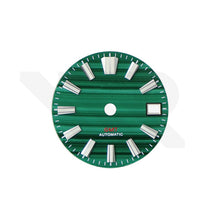 Carica l'immagine nel visualizzatore di Gallery, Malachite Green GMT Dial for Seiko NH34 Mod