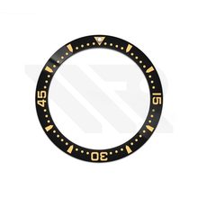 Lade das Bild in den Galerie-Viewer, Hydro Style Keramik-Lünetteneinsatz mit abgeschrägter Kante für SKX/SRPD – Schwarz/Gold