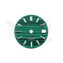 Carica l'immagine nel visualizzatore di Gallery, Malachite Green GMT Dial for Seiko NH34 Mod