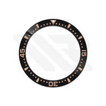 Lade das Bild in den Galerie-Viewer, Hydro Style Keramik-Lünetteneinsatz mit abgeschrägter Kante für SKX/SRPD – Schwarz/Roségold