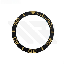 Lade das Bild in den Galerie-Viewer, YM Aluminium-Lünetteneinsatz mit abgeschrägter Kante für SKX/SRPD – Schwarz/Gold