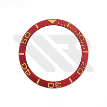 Lade das Bild in den Galerie-Viewer, YM Aluminium-Lünetteneinsatz mit abgeschrägter Kante für SKX/SRPD – Rot/Gold