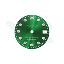 Afbeelding in Gallery-weergave laden, Sunburst Green Dial with Zirconia Indices for Seiko NH34 Mod: GMT Style
