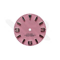 Seiko Field Watch Zifferblatt: Mattes Rosa mit schwarzen Leuchtindizes