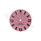 Seiko Field Watch Zifferblatt: Mattes Rosa mit schwarzen Leuchtindizes
